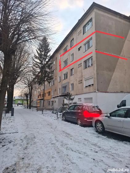 Apartament cu 4 camere decomandat în Central