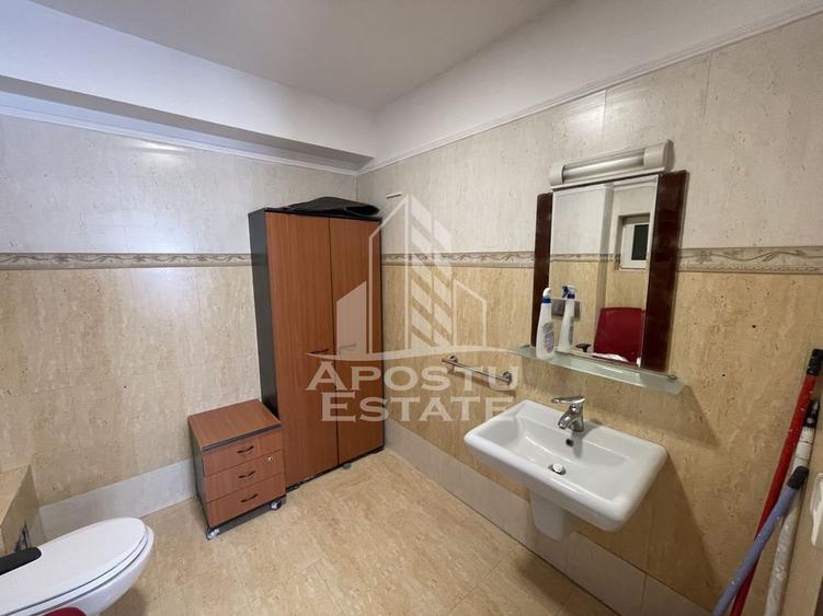 Spațiu comercial, de 30 mp, în Girocului