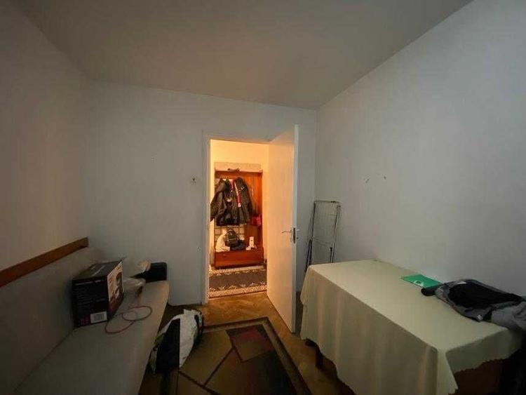 Apartament cu 3 camere decomandat în Valea Aurie