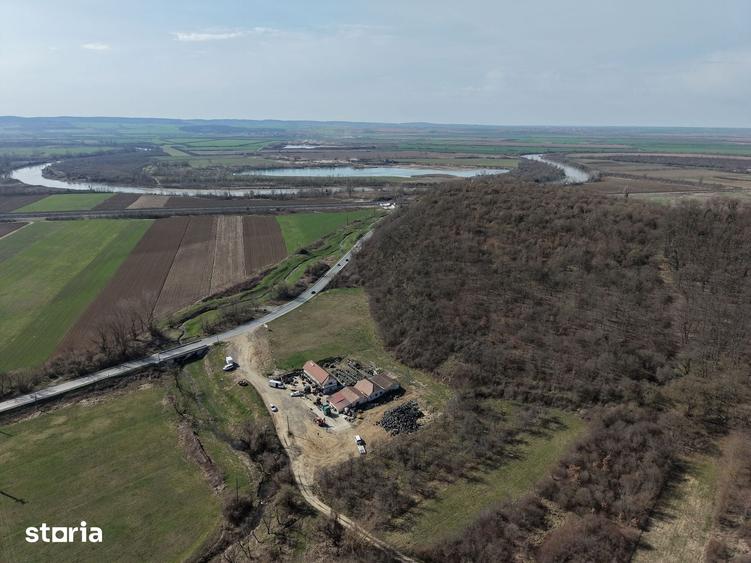 Spațiu comercial, de 450 mp, în Păuliș