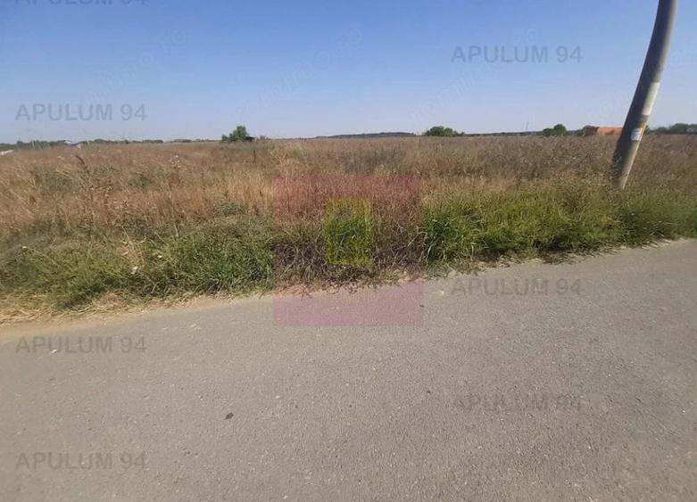 Teren de 1300 mp, în 1 Decembrie