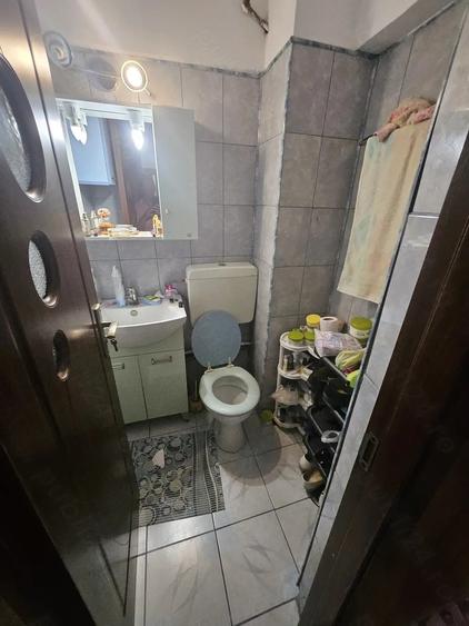 Apartament cu 3 camere semidecomandat în Obor