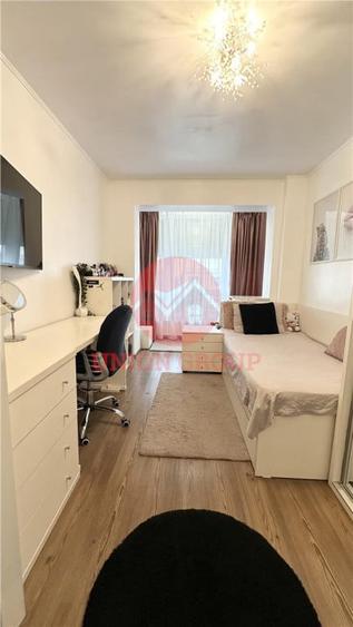 Apartament cu 3 camere decomandat în Km 4