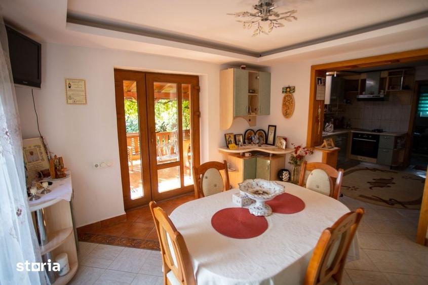 Casă cu 6 camere cu Teren 2803 Mp în Coman