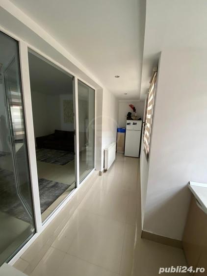 Apartament cu 3 camere semidecomandat în Florești