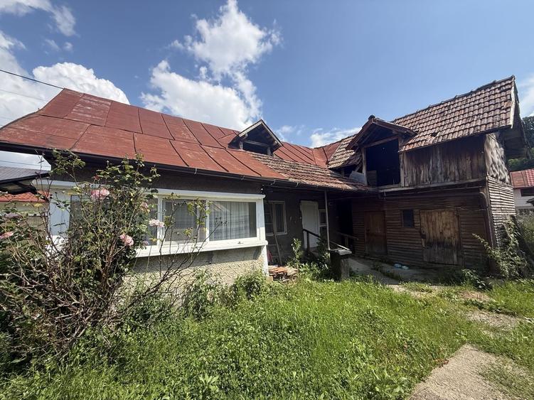 Casă individuală cu 3 camere cu Canalizare în Ocina de Jos