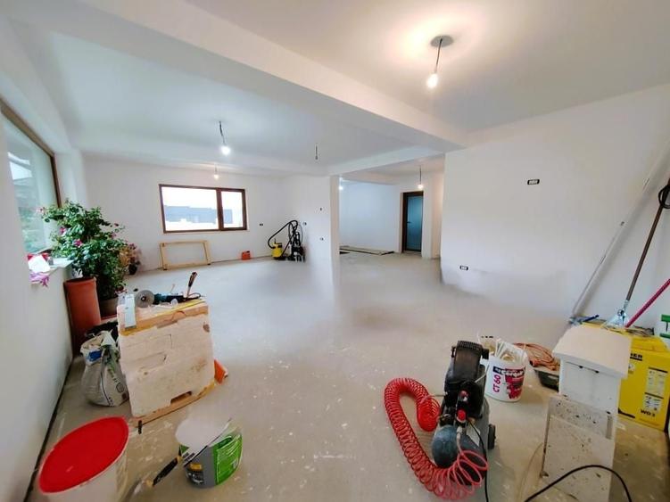 Casă individuală cu 4 camere cu Canalizare în Bârnova