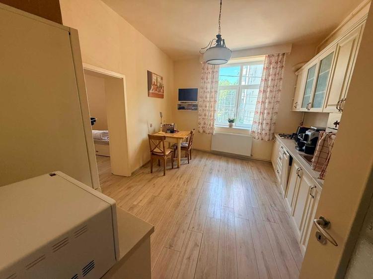 Apartament cu 3 camere semidecomandat în Traian