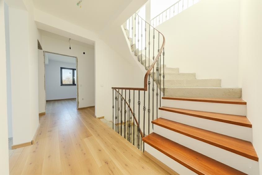 Duplex cu 5 camere cu Canalizare în Giulești