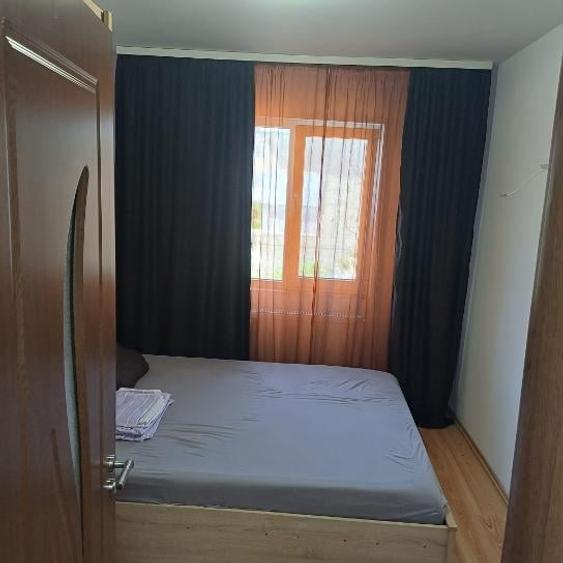 Apartament cu 3 camere semidecomandat în Tomis Nord