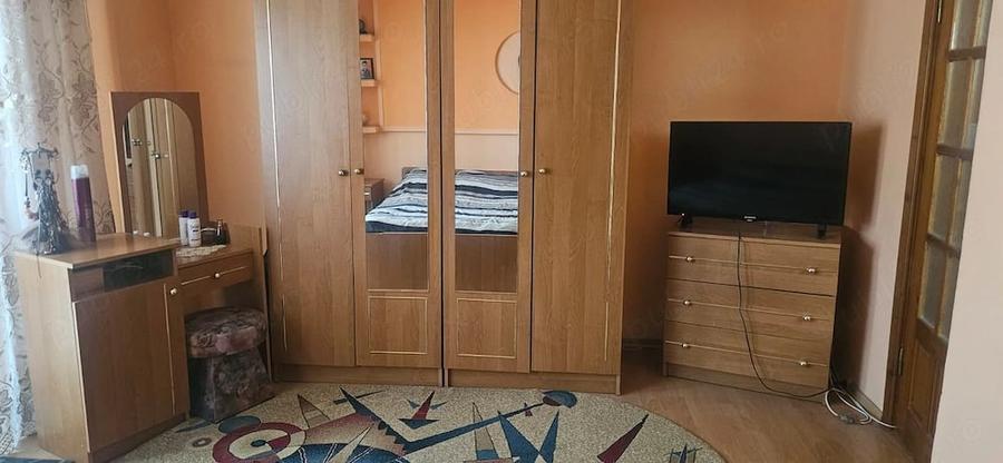 Apartament cu 4 camere decomandat în Central