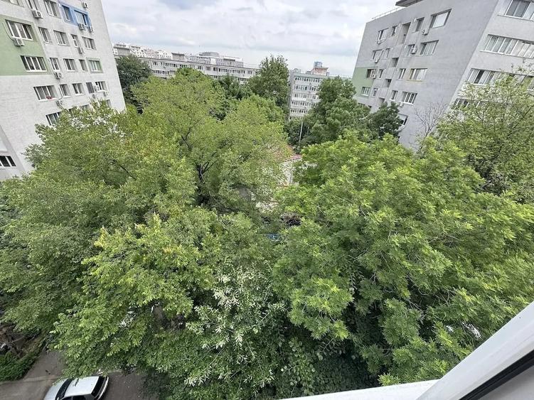 Apartament cu 2 camere semidecomandat, mobilat în 1 Mai