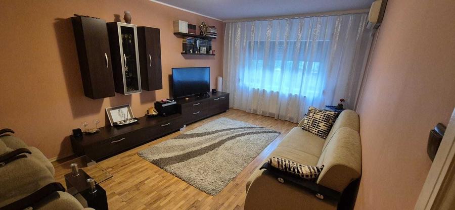Apartament cu 2 camere decomandat în Piața Centrală
