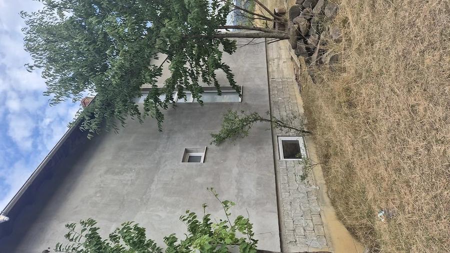 Casă cu Teren 4672 Mp în Central