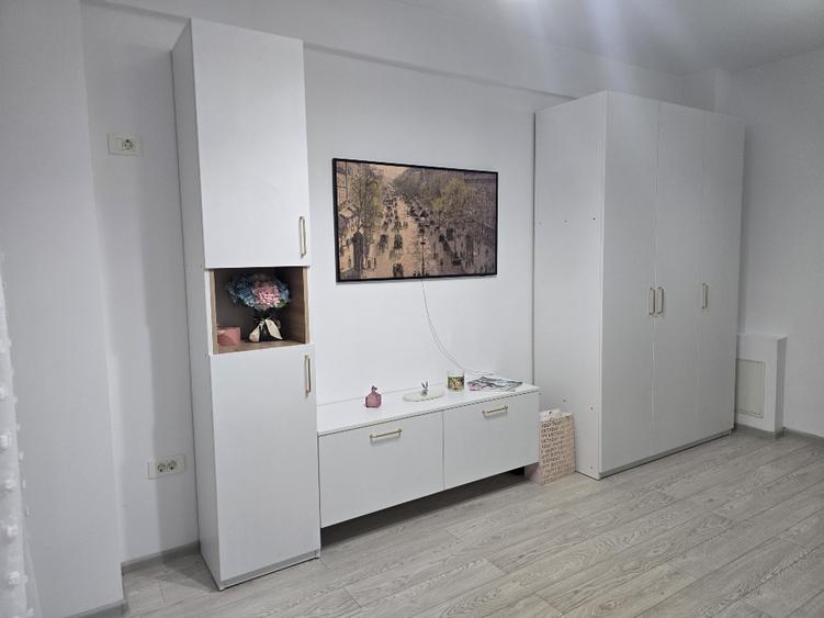 Garsonieră decomandată în Roșu