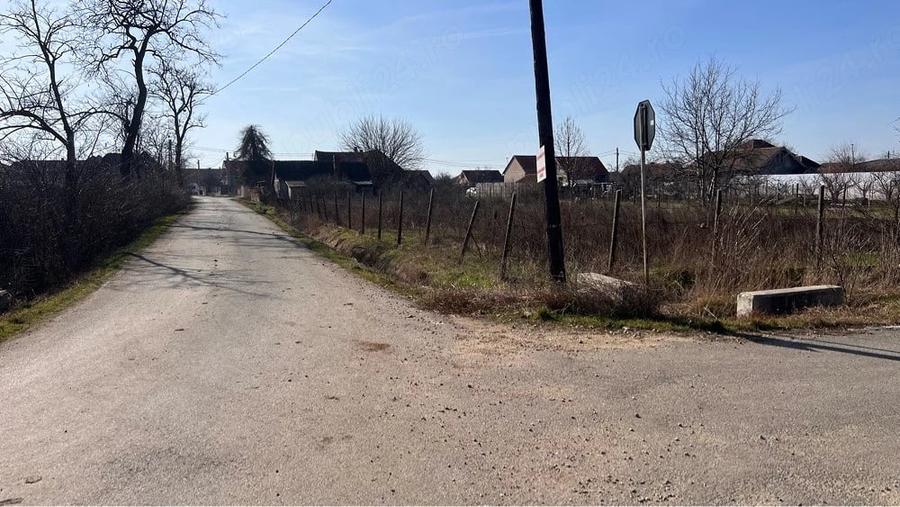 Teren de 1800 mp, în Sântion