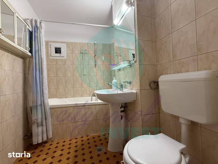 Apartament cu 3 camere semidecomandat în Moșilor