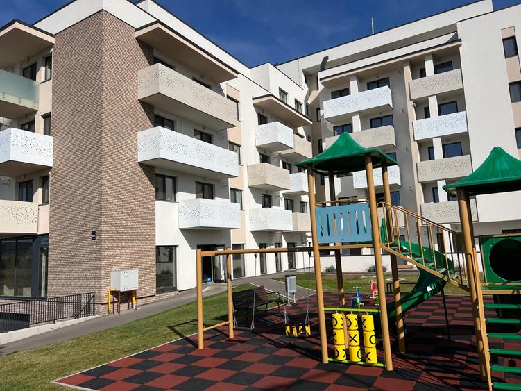Spațiu comercial, de 99.300003051758 mp, în Apahida