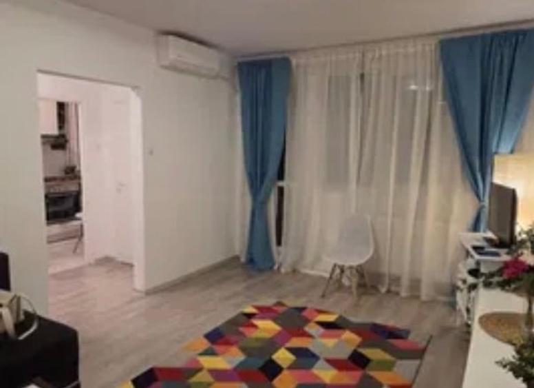 Apartament cu 2 camere semidecomandat în 1 Mai
