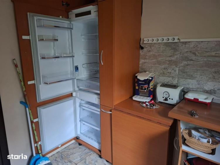 Apartament cu 3 camere semidecomandat în Podul de Piatră