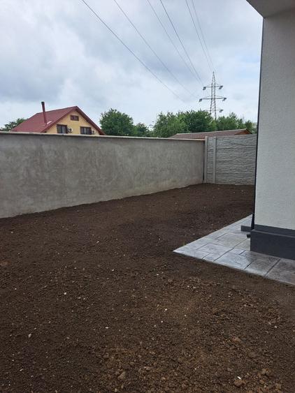 Casă cu 4 camere în Roșu