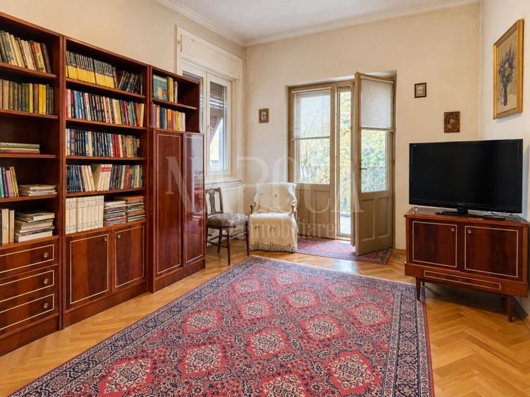 Apartament cu 3 camere semidecomandat în Central