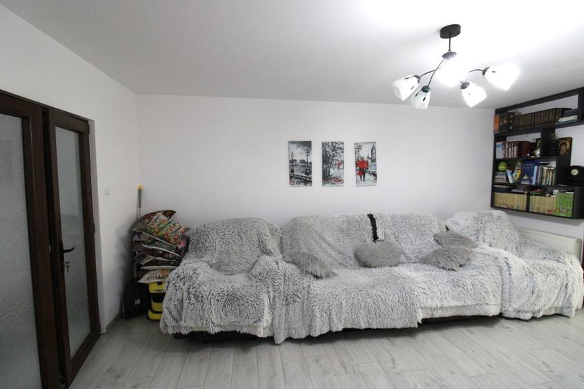 Apartament cu 3 camere decomandat în