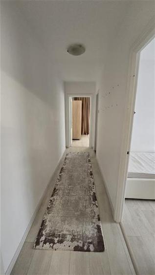 Apartament cu 3 camere semidecomandat, mobilat în Alexandru Obregia