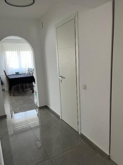 Apartament cu 3 camere decomandat, mobilat în Unirii