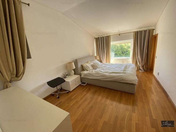 Duplex cu 4 camere cu Piscina în Iancu Nicolae