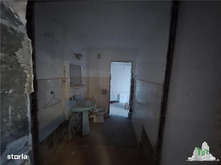 Apartament cu 3 camere semidecomandat în Nicolae Bălcescu