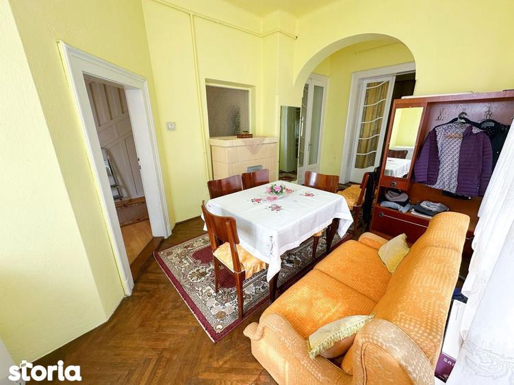 Casă cu 5 camere cu Teren 990 Mp în Central