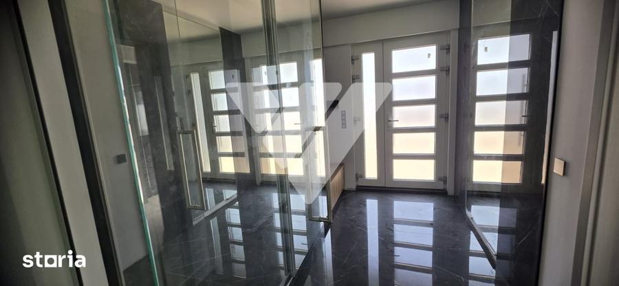 Casă cu 5 camere cu Teren 1190 Mp în Sadu