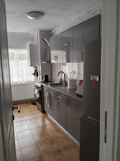 Apartament cu 3 camere semidecomandat în Cornetu