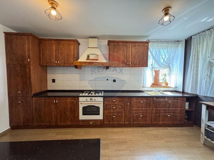 Casă individuală cu 5 camere cu Teren 704 Mp în Borhanci