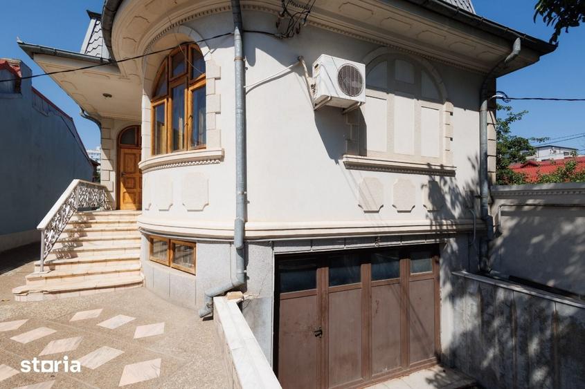 Casă cu 5 camere cu Teren 1000 Mp în Piața Centrală