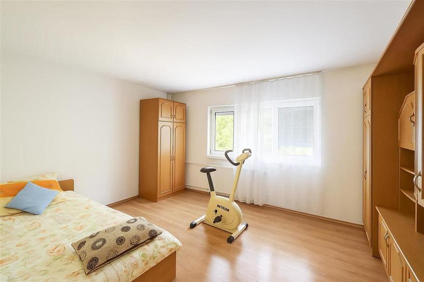 Apartament cu 4 camere decomandat în Nufărul