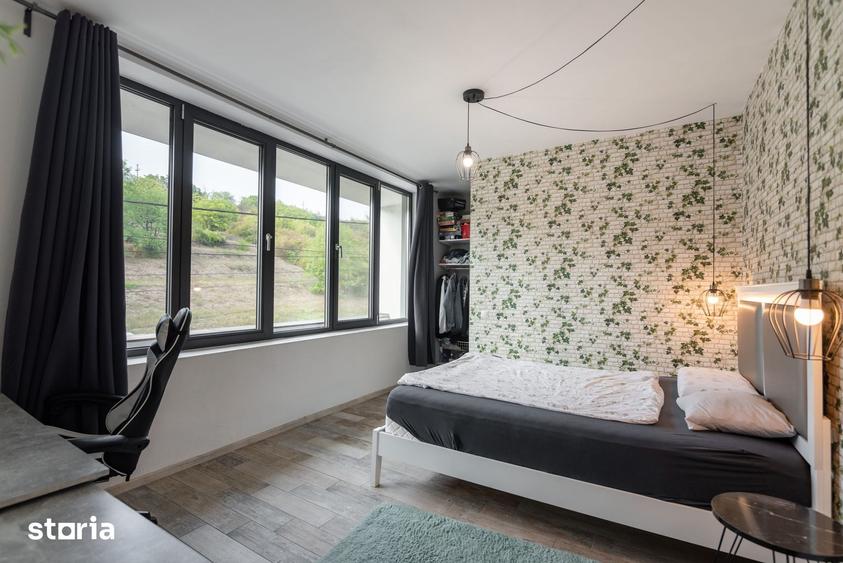 Casă cu 5 camere cu Teren 450 Mp în Central