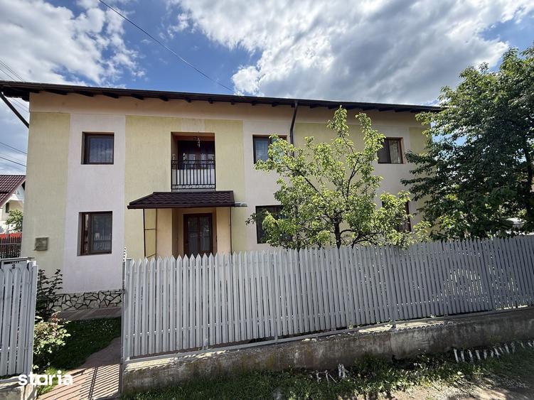 Casă cu 9 camere cu Teren 238 Mp în Central