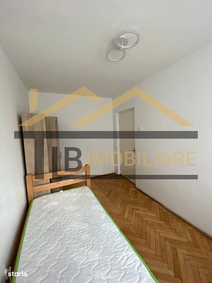 Apartament cu 3 camere semidecomandat în Central