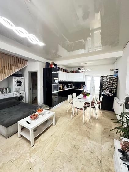 Casă cu 3 camere cu Garaj în Central