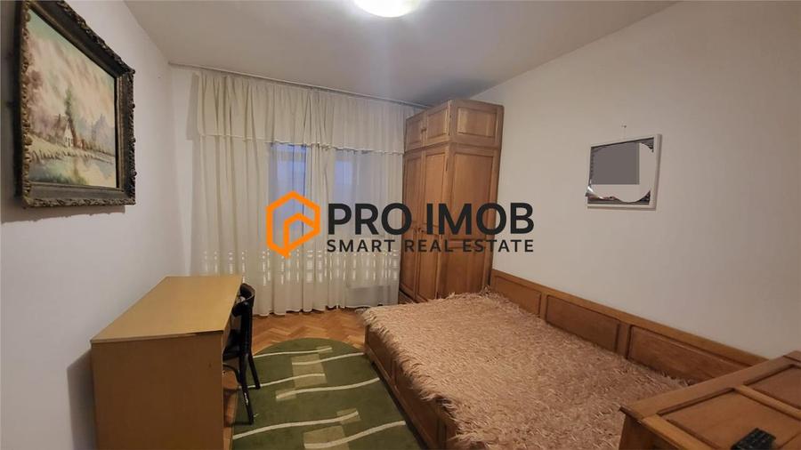 Apartament cu 3 camere decomandat, mobilat în Micro 3