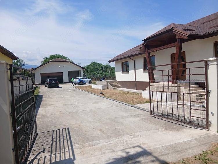 Casă cu 4 camere cu Teren 1000 Mp în Livadia