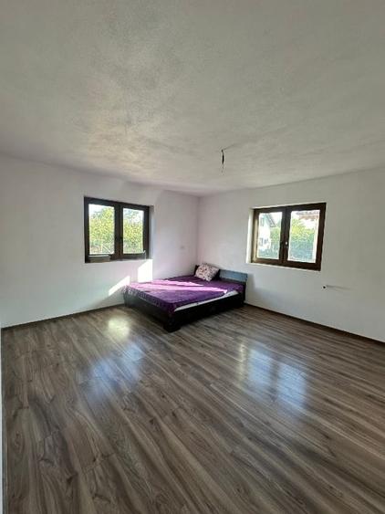 Casă individuală cu 4 camere cu Teren 1090 Mp în Fântânele