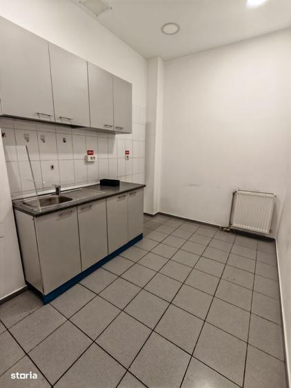 Spațiu comercial, de 200 mp, în Prundu