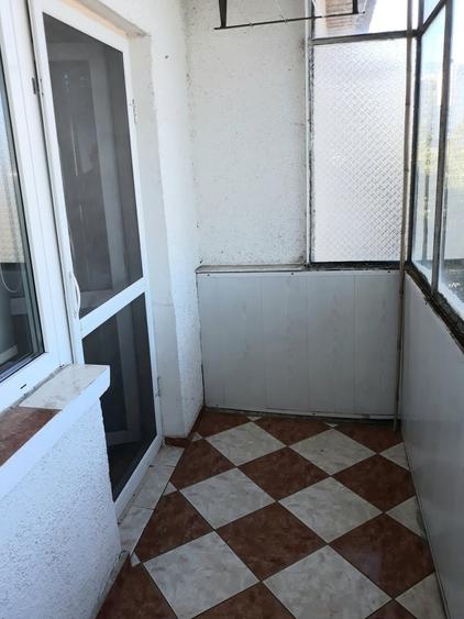 Garsonieră decomandată în Est