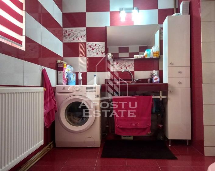 Casă individuală cu 8 camere cu Canalizare în Nord