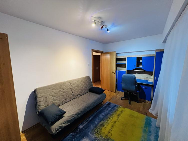 Apartament cu 4 camere decomandat, mobilat în Tei