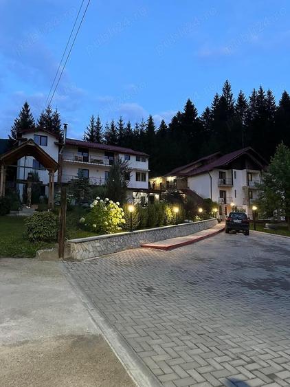 Casă cu 19 camere în Durău