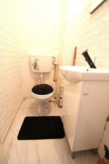 Apartament cu 4 camere semidecomandat, mobilat în Central